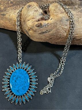 Signed Vintage Jonette Jewelry Full Border “Sunburst “Southwestern Necklace.